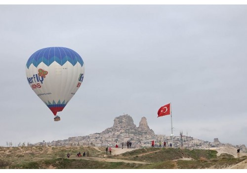 Kapadokija dimnjaci balon jesenja putovanja avio