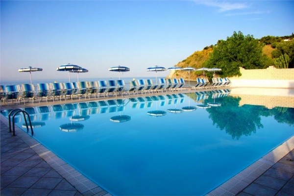leto Hotel Villaggio Baia D'ercole Resort avionom Italija Kalabrija 
