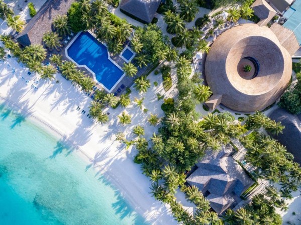 Hotel Meeru island resort spa maldivi aranžman cena smeštaj