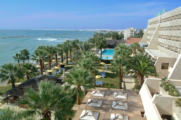 Hotel Palm Beach Larnaka Kipar more letovanje paket aranžman pogled na kompleks