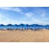 Hotel The V Luxury Resort Sahl Hasheesh Letovanje Egipat plaža ležaljke suncobrani